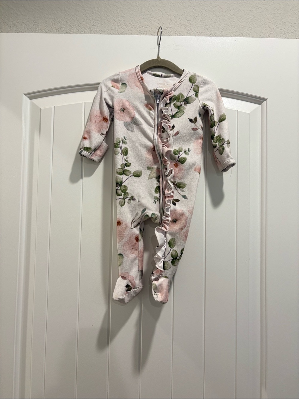 Caden Lane Millie’s Dusty Rose Floral Ruffle Zipper Footie 3-6M